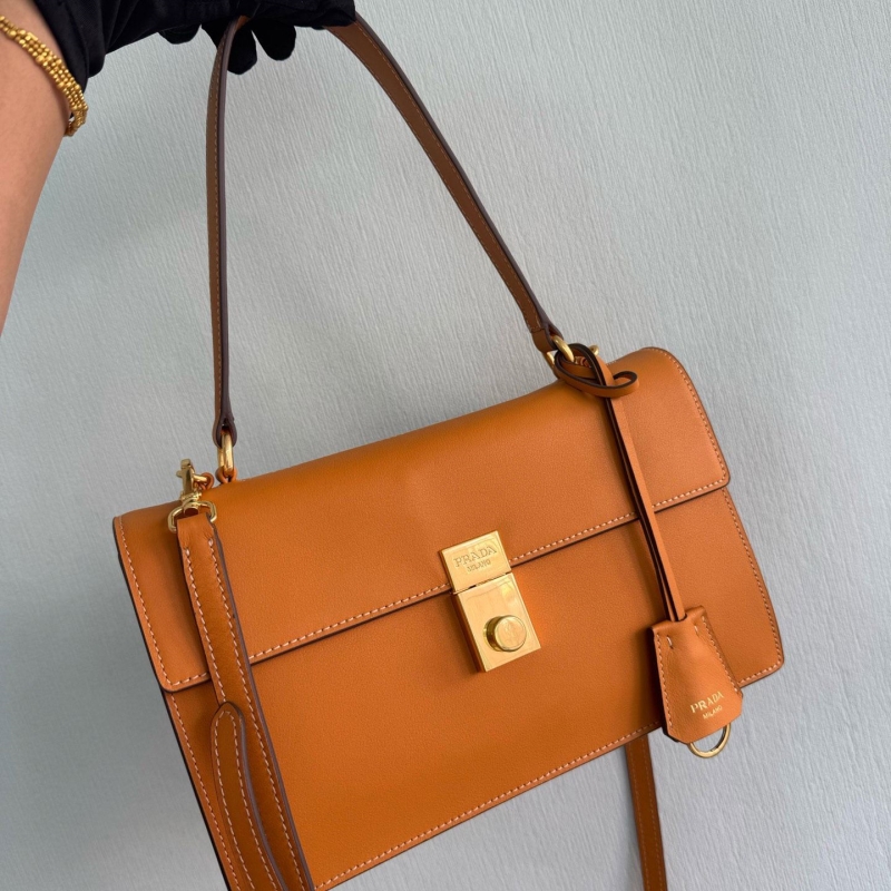 B**rry top handle bags